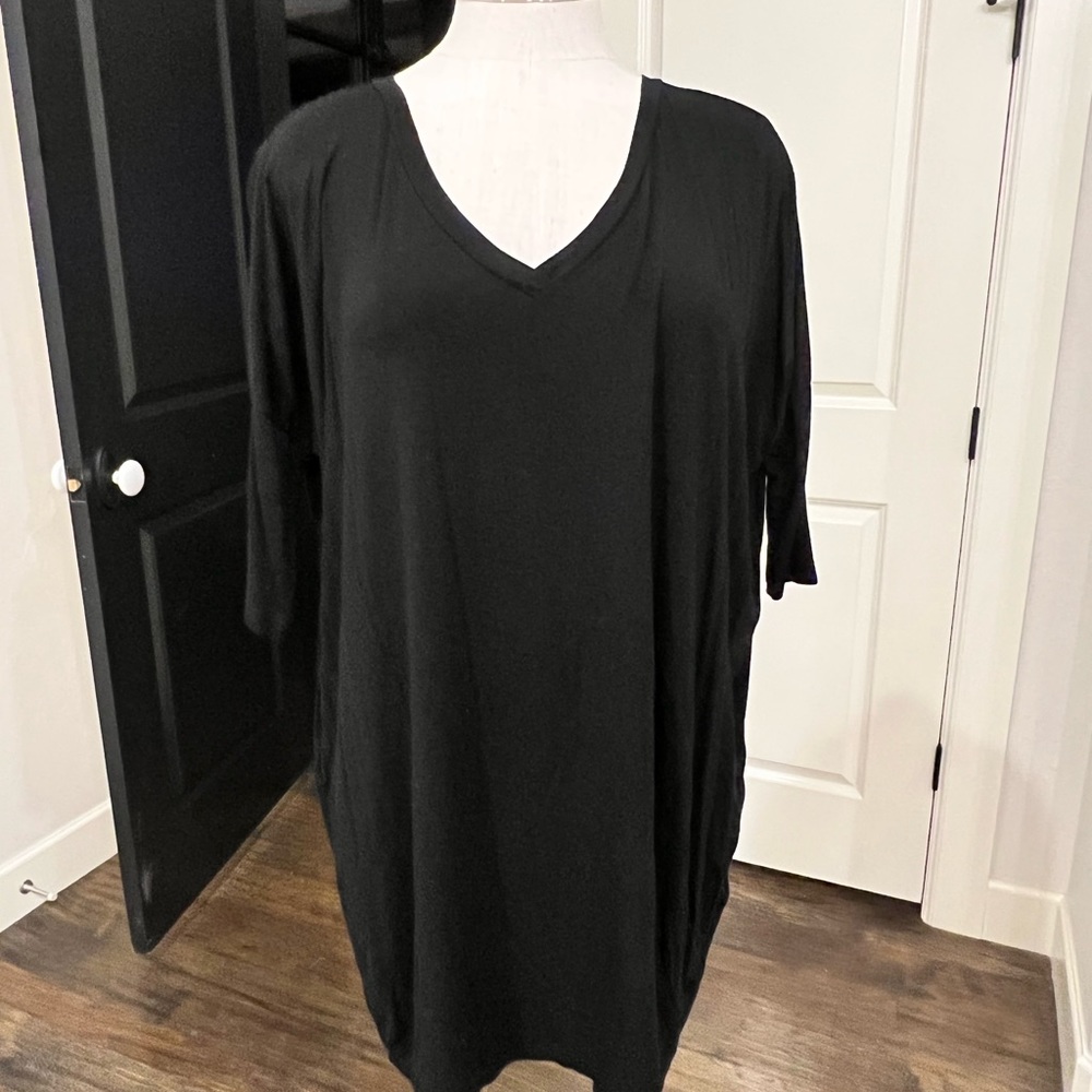 Basic black piko top (Size Small)